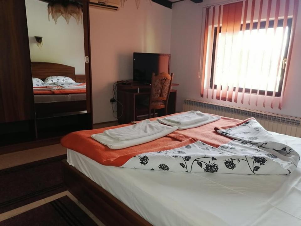 Bed and Breakfast Sulentic Sobe I Restoran Virovitica Exterior foto