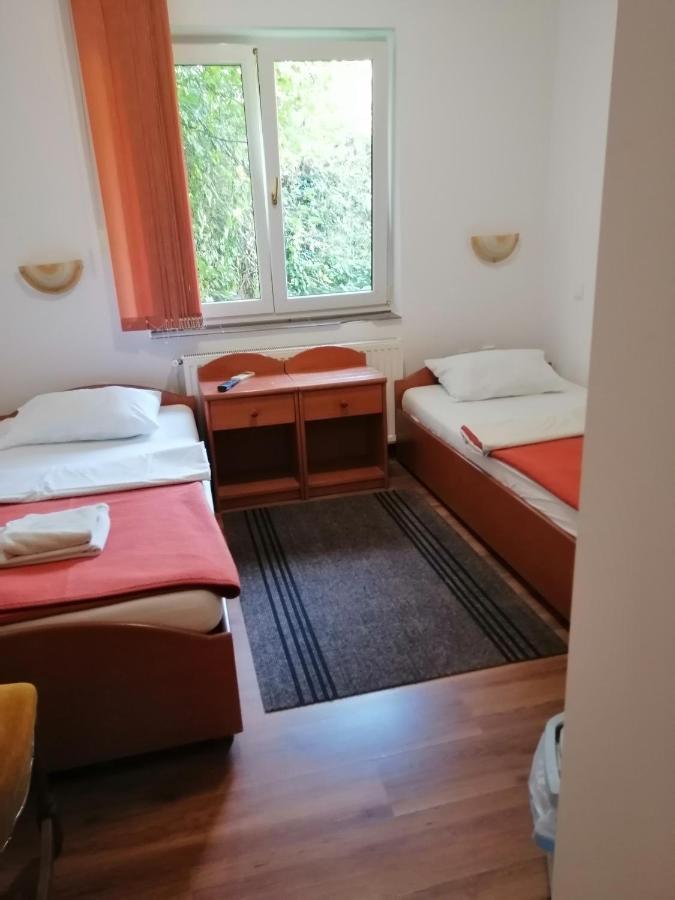 Bed and Breakfast Sulentic Sobe I Restoran Virovitica Exterior foto